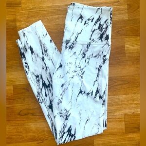 Beyond Yoga Black and White Marble Leggings Size Small